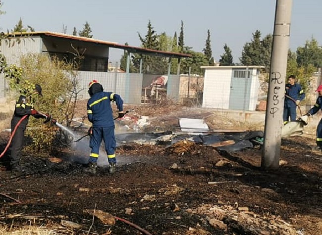 Χαλάνδρι: Φωτιά σε οικόπεδικο χώρο στην οδό Λευκής και Ηρακλείτου στο πάτημα