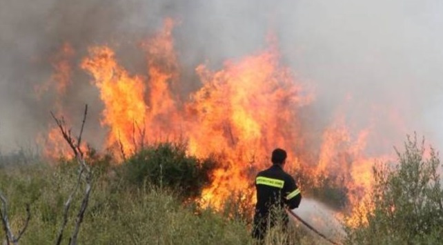 Αχαρνών : Φωτιά στη στην περιοχή της Βαρυμπόμπης