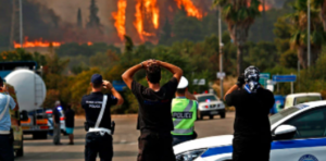 H φωτιά πέρασε την εθνική οδό προς την μεριά του Αγίου Στεφάνου