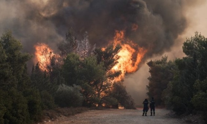 H φωτιά πέρασε την εθνική οδό προς την μεριά του Αγίου Στεφάνου