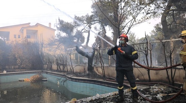 Κάηκαν τουλάχιστον 80 σπίτια