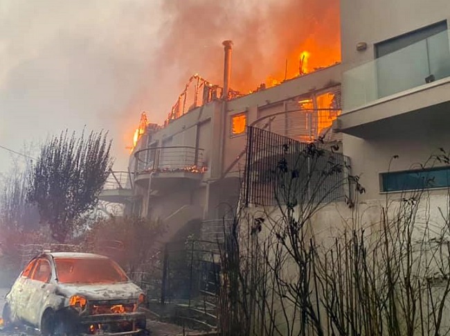 Τα μεγαλύτερα προβλήματα ηλεκτροδότησης – Ποιες περιοχές δεν έχουν ρεύμα από την μεγάλη φωτιά