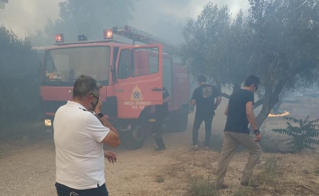 Περιφέρεια Αττικής : Στην πρώτη γραμμή της μάχης για την κατάσβεση της φωτιάς στη Βαρυμπόμπη ο Περιφερειάρχης και όλος ο μηχανισμός της Περιφέρειας