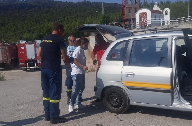 Λυκόβρυση Πεύκη : Παραδόθηκαν τρόφιμα και είδη πρώτης ανάγκης στο Πυροσβεστικό Κλιμάκιο Βιλίων