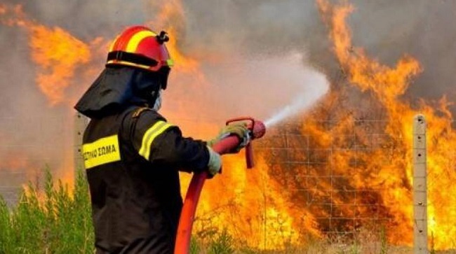 Η  Γαλλία κινητοποιεί μια πρωτοφανή χερσαία και εναέρια δύναμη για να βοηθήσει την Ελλάδα στις μεγάλες πυρκαγιές