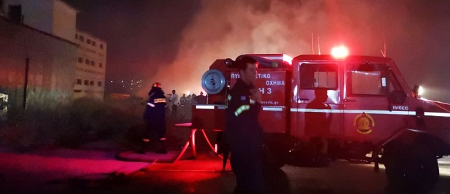 ΣΠΑΥ : Πυρκαγιά ξέσπασε λίγο μετά τις 1.20 τα ξημερώματα στη Βάρη στην περιοχή του πρώην πτηνοτροφείου «ΒΟΚΤΑΣ»