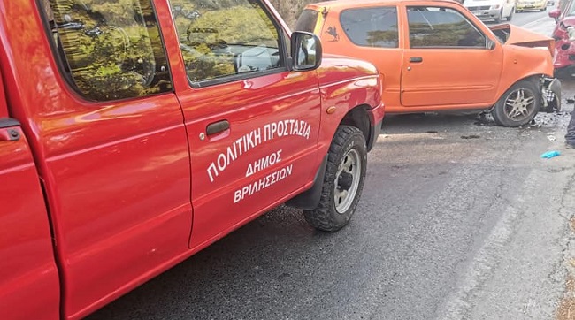 Βριλήσσια: Στην λεωφόρο  Πεντέλης σοβαρό τροχαίο ατύχημα με την  σύγκρουση με δύο αυτοκινήτων και τραυματισμό