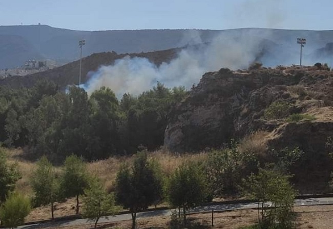 Βύρωνας: Πυρκαγιά χθες το πρωί 4/9 πίσω από το δημοτικό στάδιο, κοντά στο θέατρο Βράχων