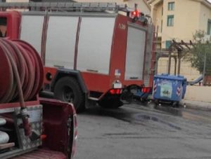 Πεντέλη: Πυρκαγιά σε κάδο ανακύκλωσης στην οδό Αλεξανδρουπόλεως στα Μελίσσια