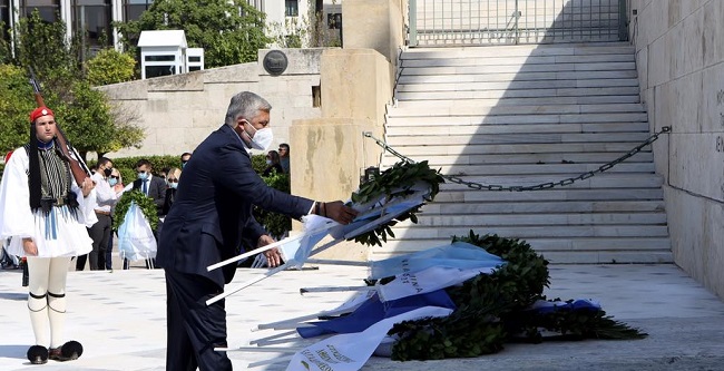 Η Περιφέρεια Αττικής : Στο πλαίσιο των Σαλαμινίων 2021 η Περιφέρεια συνδιοργάνωσε  με τον Δήμο  τελετή στο Μνημείο του Αγνώστου Στρατιώτη στο Σύνταγμα