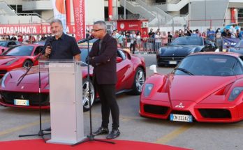 Περιφέρεια Αττικής:  «Απόβαση» 30 Ferrari στο Μεγάλο Λιμάνι με τη συνεργασία και τη στήριξη της Περιφέρειας Αττικής και του Δήμου Πειραιά