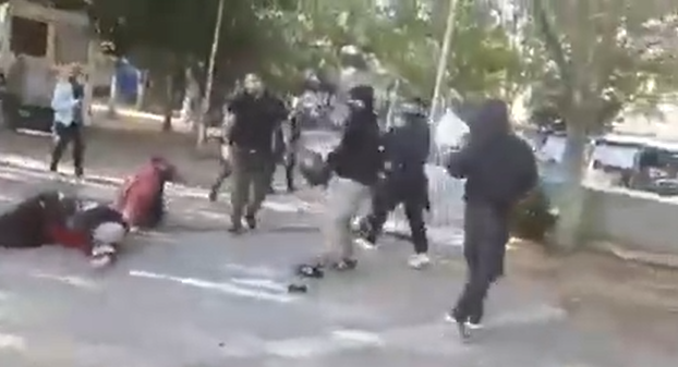 Νέο Ηράκλειο: Επίθεση κουκουλοφόρων σε αντιφασιστική εκδήλωση- Αρκετοί τραυματίες