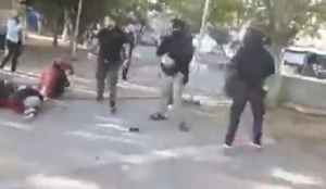 Νέο Ηράκλειο: Επίθεση κουκουλοφόρων σε αντιφασιστική εκδήλωση- Αρκετοί τραυματίες