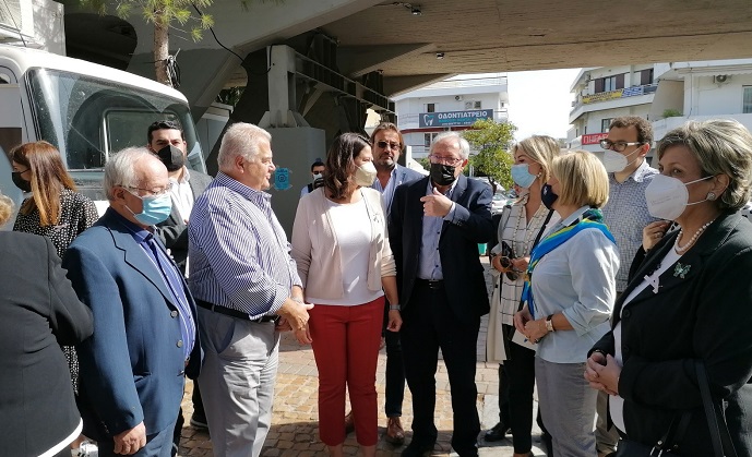 Μαρούσι: Την Κινητή Μονάδα Μαστογράφου στην πλατεία Ευτέρπης – Σταθμό ΗΣΑΠ Αμαρουσίου υποδέχτηκε ο Δήμαρχος