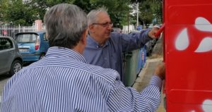 Μαρούσι: Ο Δήμος Αμαρουσίου υλοποιεί το πρόγραμμα ανακύκλωσης με τους κόκκινων κάδων (μεταχειρισμένων ειδών ένδυσης και υπόδησης)