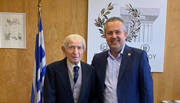 Παπάγου Χολαργός: Ο Δήμαρχος συναντήθηκε με τον  των  101 ετών Στρατηγό Κωνσταντίνο Κόρκα τον ζωντανό θρύλο του «Ιερού Λόχου»