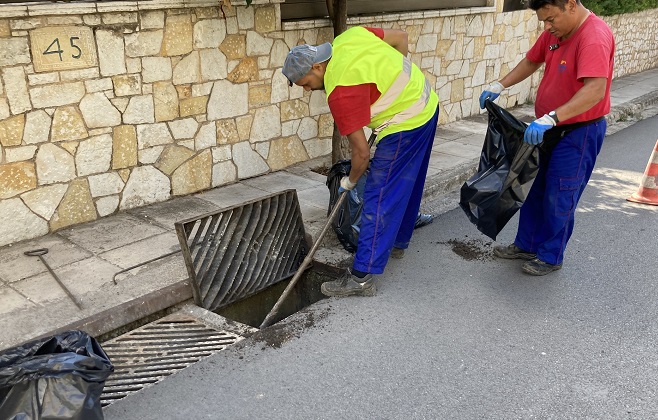 Πεντέλη: Ο έγκαιρος καθαρισμός των φρεατίων περιόρισε στο ελάχιστο τα προβλήματα στο Δήμο κατά τη διάρκεια των πρόσφατων καιρικών φαινομένων