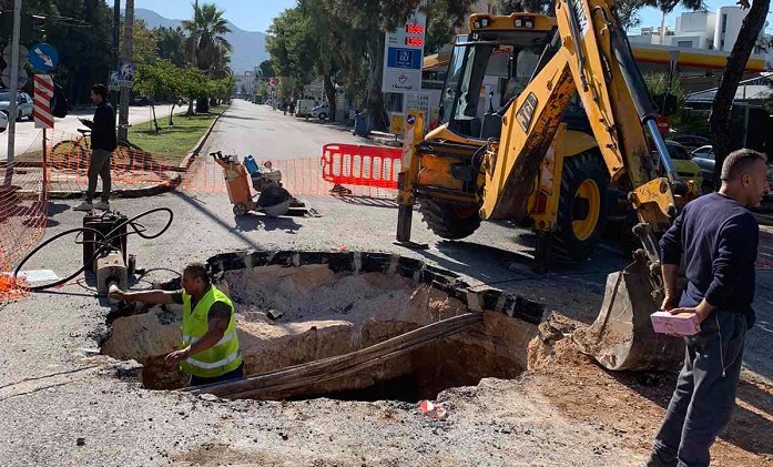 Περιφέρεια Αττικής ΠΕΒΤΑ: Συνεχίζονται από την Περιφέρεια οι εργασίες αποκατάστασης του οδοστρώματος στην οδό Παπανικολή του Δήμου Χαλανδρίου