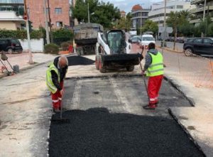 Περιφέρεια Αττικής: Αποκαταστάθηκε πλήρως το πρόβλημα με το οδόστρωμα επί της οδού Παπανικολή στο Χαλάνδρι