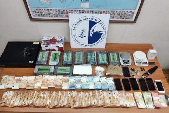 Αθήνα: Εξαρθρώθηκε ένα από τα μεγαλύτερα κυκλώματα κοκαΐνης - Κατασχέθηκαν 11 κιλά κοκαΐνης και έγιναν έξι συλλήψεις.