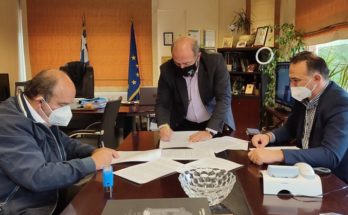 Διόνυσος: Υπεγράφη η σύμβαση ενεργειακής αναβάθμισης των Γυμνασίων Άνοιξης και Δροσιάς αρχικού προϋπολογισμού 490.000 ευρώ