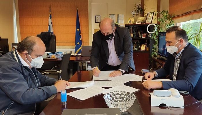 Διόνυσος: Υπεγράφη η σύμβαση ενεργειακής αναβάθμισης των Γυμνασίων Άνοιξης και Δροσιάς αρχικού προϋπολογισμού 490.000 ευρώ