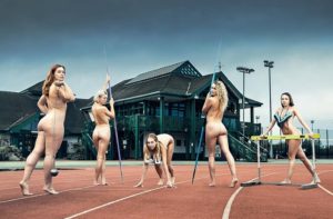 Το γυμνό ημερολόγιο των φοιτητών του Cambridge - Αθλητές «βγήκαν από τα ρούχα τους» για καλό σκοπό