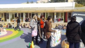 Παπάγου Χολαργός: «Πόρτα Αλληλεγγύης» και αγάπης στο 2ο Νηπιαγωγείο Χολαργού Παπάγου Χολαργός: «Πόρτα Αλληλεγγύης» και αγάπης στο 2ο Νηπιαγωγείο Χολαργού
