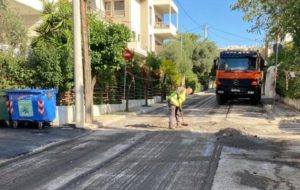 Πεντέλη: Συνεχίζονται οι ασφαλτοστρώσεις δρόμων στην πόλη