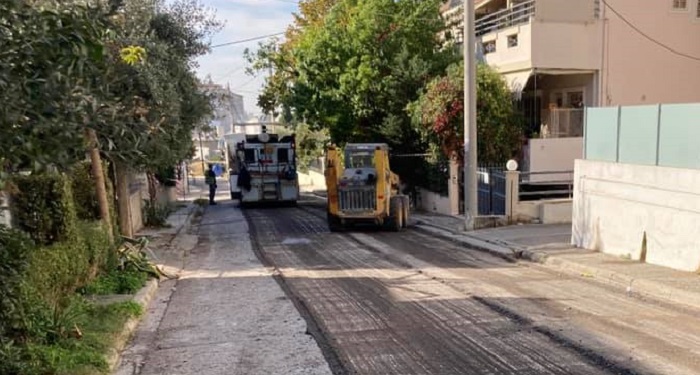 Πεντέλη: Συνεχίζονται οι ασφαλτοστρώσεις δρόμων στην πόλη
