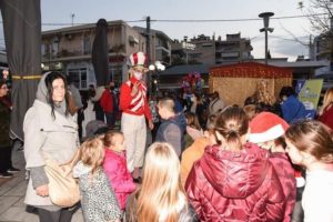 Λυκόβρυση Πεύκη : Άναψε το Χριστουγεννιάτικο Δέντρο στη Λυκόβρυση και ανάβει στην Πεύκη το Σάββατο 4/12