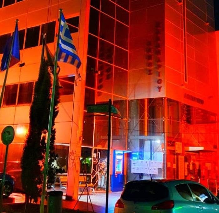 Χαλάνδρι: Στα «πορτοκαλί» τα δημοτικά κτίρια του Δήμου «Όχι» στη βία κατά των γυναικών»