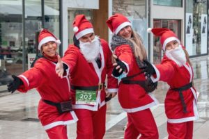 Κηφισιά: «Kifisia Santa walk and run» Ντύθηκαν Άγιοι Βασίληδες, έτρεξαν και περπάτησαν για καλό σκοπό