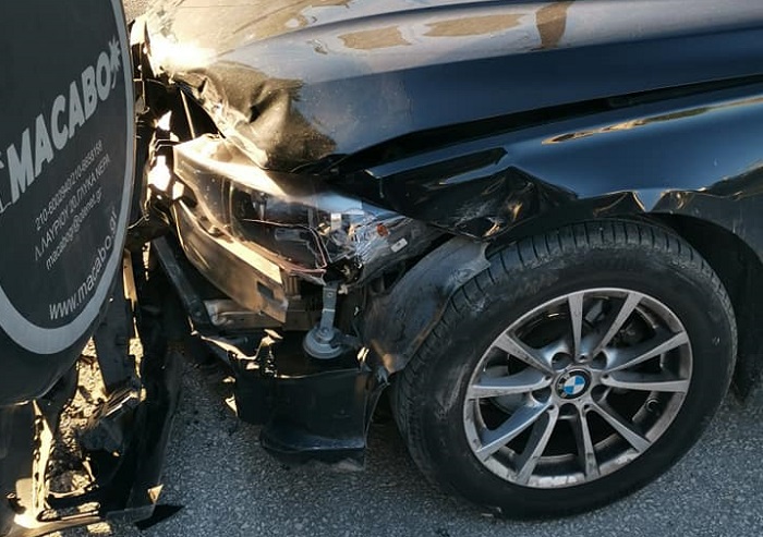 Βριλήσσια: Τροχαίο ατύχημα με σύγκρουση τριών αυτοκινήτων στην οδό Σαλαμίνος και Κύπρου