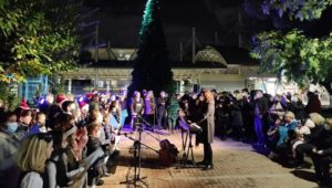 Ηράκλειο: Ο Δήμος άναψε  το Χριστουγεννιάτικο δέντρο της πόλης, με πολύ κέφι και ελπίδα για και ένα καλύτερο αύριο