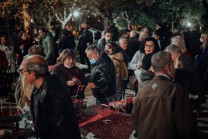Μαρούσι: Ο Δήμαρχος Αμαρουσίου φωταγώγησε το Χριστουγεννιάτικο Δέντρο στην Πλατεία Ψαλιδίου