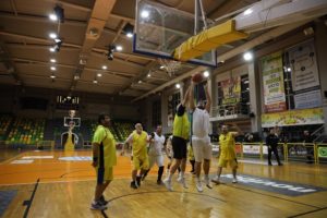 Μαρούσι : Φιλανθρωπικός αγώνας μπάσκετ μεταξύ της ομάδας του Δήμου Αμαρουσίου και της ομάδας των παλαίμαχων του ΓΣΑ