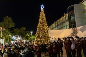 Μαρούσι: Φωτιστικέ το Χριστουγεννιάτικο Δέντρο στο κέντρο της πόλης στην Πλατεία ΗΣΑΠ