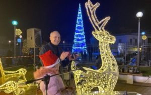 Μεταμόρφωση: Φωταγώγηση του Χριστουγεννιάτικου Δέντρου του Δήμου
