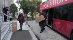 Χαλάνδρι: Το γιορτινό λεωφορείο του Δήμου Χαλανδρίου βρέθηκε την παραμονή της Πρωτοχρονιάς στο Ν. Παίδων Πεντέλης και στο Αναρρωτήριο Πεντέλης