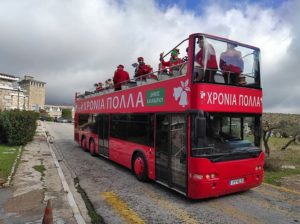 Χαλάνδρι: Το γιορτινό λεωφορείο του Δήμου Χαλανδρίου βρέθηκε την παραμονή της Πρωτοχρονιάς στο Ν. Παίδων Πεντέλης και στο Αναρρωτήριο Πεντέλης