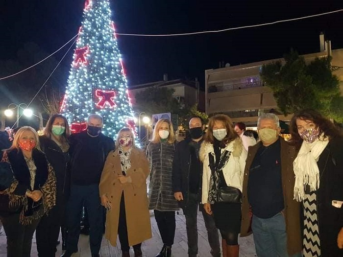 Πεντέλη: Φωτίστηκε το Χριστουγεννιάτικο Δέντρο στην Πλατεία Μικρασιατών (Αγίου Γεωργίου), Μελίσσια