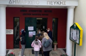 Λυκόβρυση Πεύκη: Με επιτυχία ολοκληρώθηκαν τα rapid tests σε συνεργασία με τον ΕΟΔΥ στο Δημαρχείο