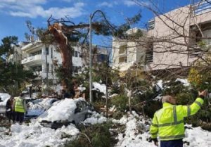 Βριλήσσια: Η πόλη επανέρχεται μέσα σε 48 ώρες μετά το σφοδρό χτύπημα του χιονιά