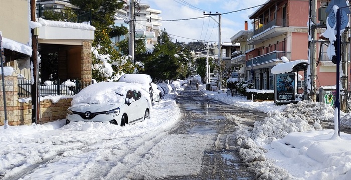 Ηράκλειο Αττικής: Δόθηκε μάχη όλη τη νύχτα να μείνουν καθαρές οι κεντρικές αρτηρίες της πόλης