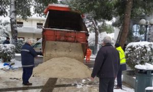 Λυκόβρυση Πεύκη: Τα μηχανήματα του Δήμου επιχειρούν στους δρόμους