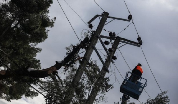 –  Θα μετακινηθούν σε ξενοδοχεία ευπαθείς συμπολίτες μας που είναι ακόμα στα σκοτάδια