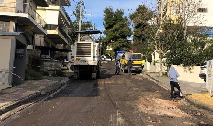 Ηράκλειο Αττικής: Σε στοχευμένες επεμβάσεις σε σημεία της πόλης που παρουσιάζουν πρόβλημα στο οδικό δίκτυο συνεχίζει ο Δήμος