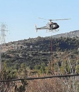 Πεντέλη: Τελικό στάδιο μετακίνησης των πυλώνων της Νέας Πεντέλης - Συνεργασία ελικοπτέρου και εναερριτών