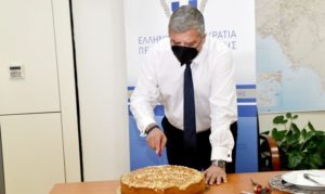 Περιφέρεια Αττικής: Την Πρωτοχρονιάτικη Πίτα έκοψε η Διεύθυνση  Δημόσιας Υγείας παρουσία του Περιφερειάρχη
